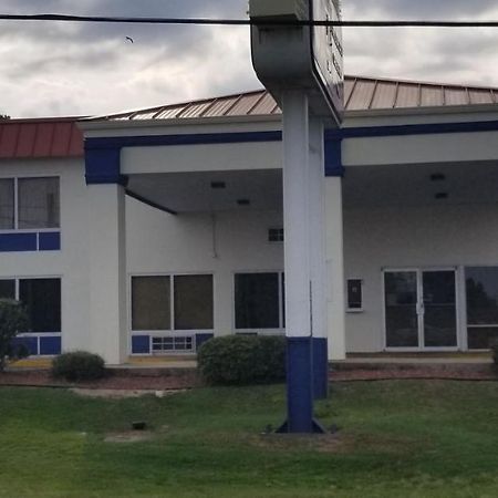 Family Inns Of America - Mobile Exterior photo