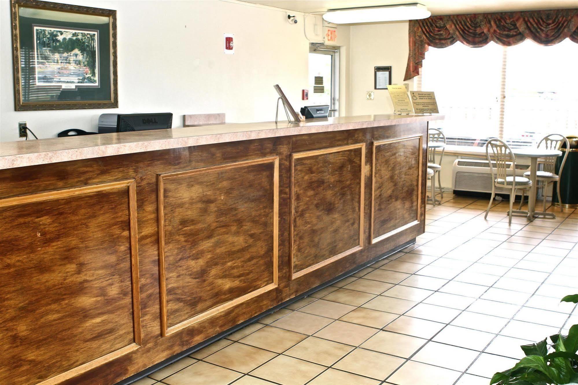 Family Inns Of America - Mobile Exterior photo