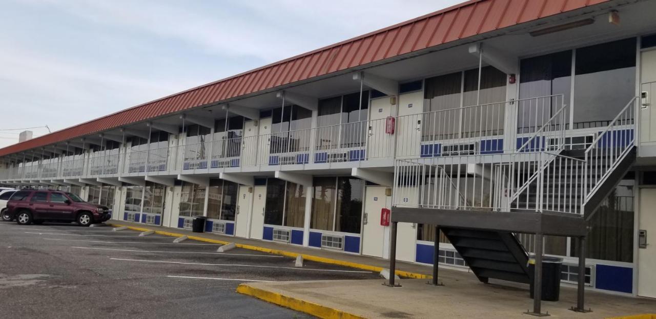 Family Inns Of America - Mobile Exterior photo