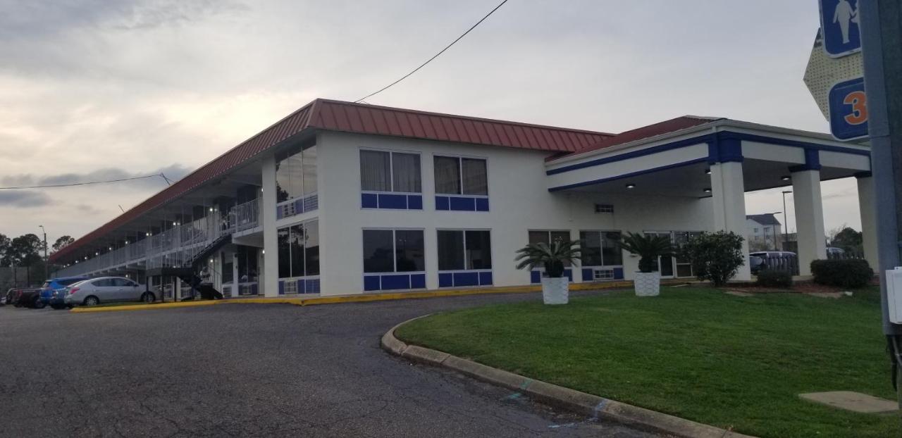 Family Inns Of America - Mobile Exterior photo