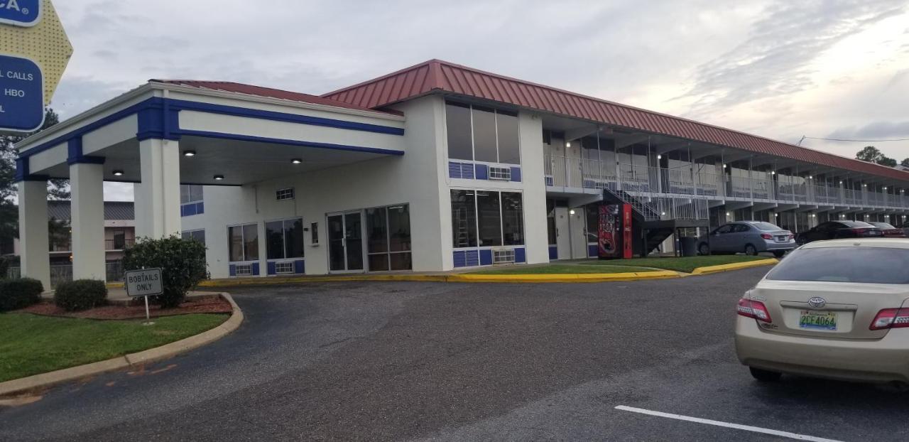 Family Inns Of America - Mobile Exterior photo