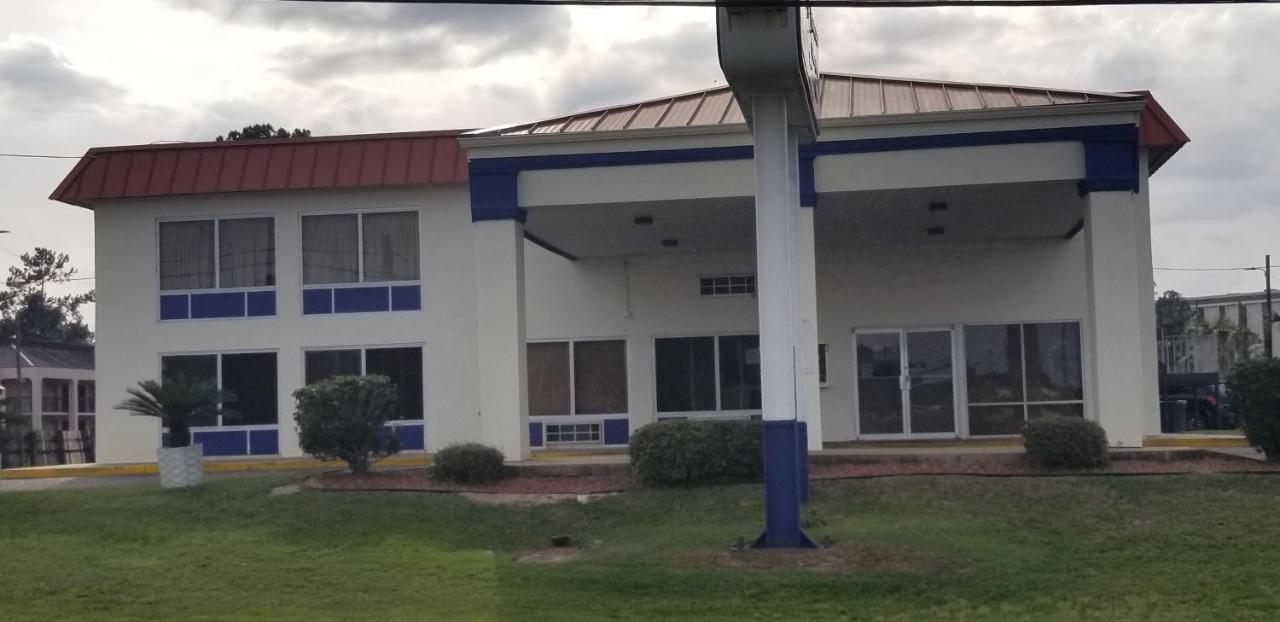 Family Inns Of America - Mobile Exterior photo